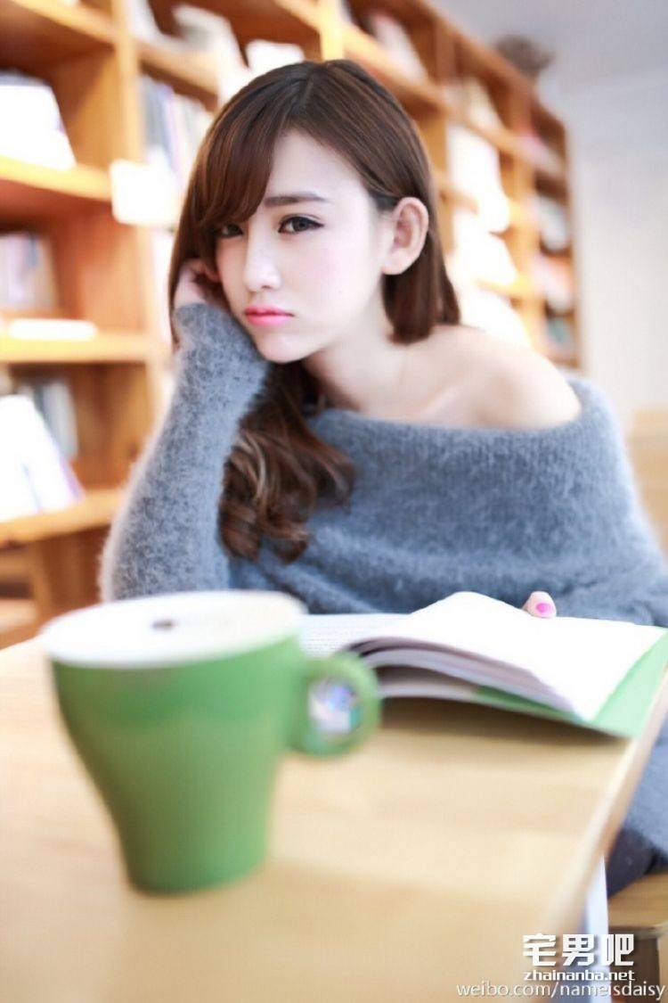 宅男女神李玉洁喷血私照图集 曾获2014年最美showgirl称号 李玉洁 宅男女神