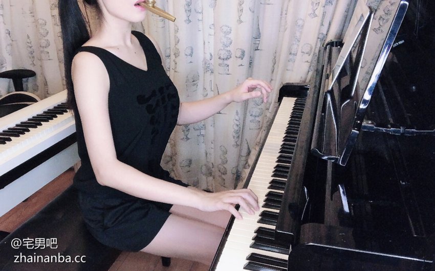 绯绯feifei 弹钢琴视频 